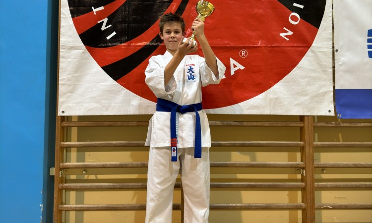 Julian Kwietniewski z kl. 6a, drugi raz z rzędu, wygrał Mistrzostwa Krakowa Oyama Karate