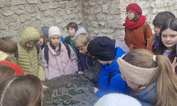 Czwartoklasiści odkrywają krakowskie legendy